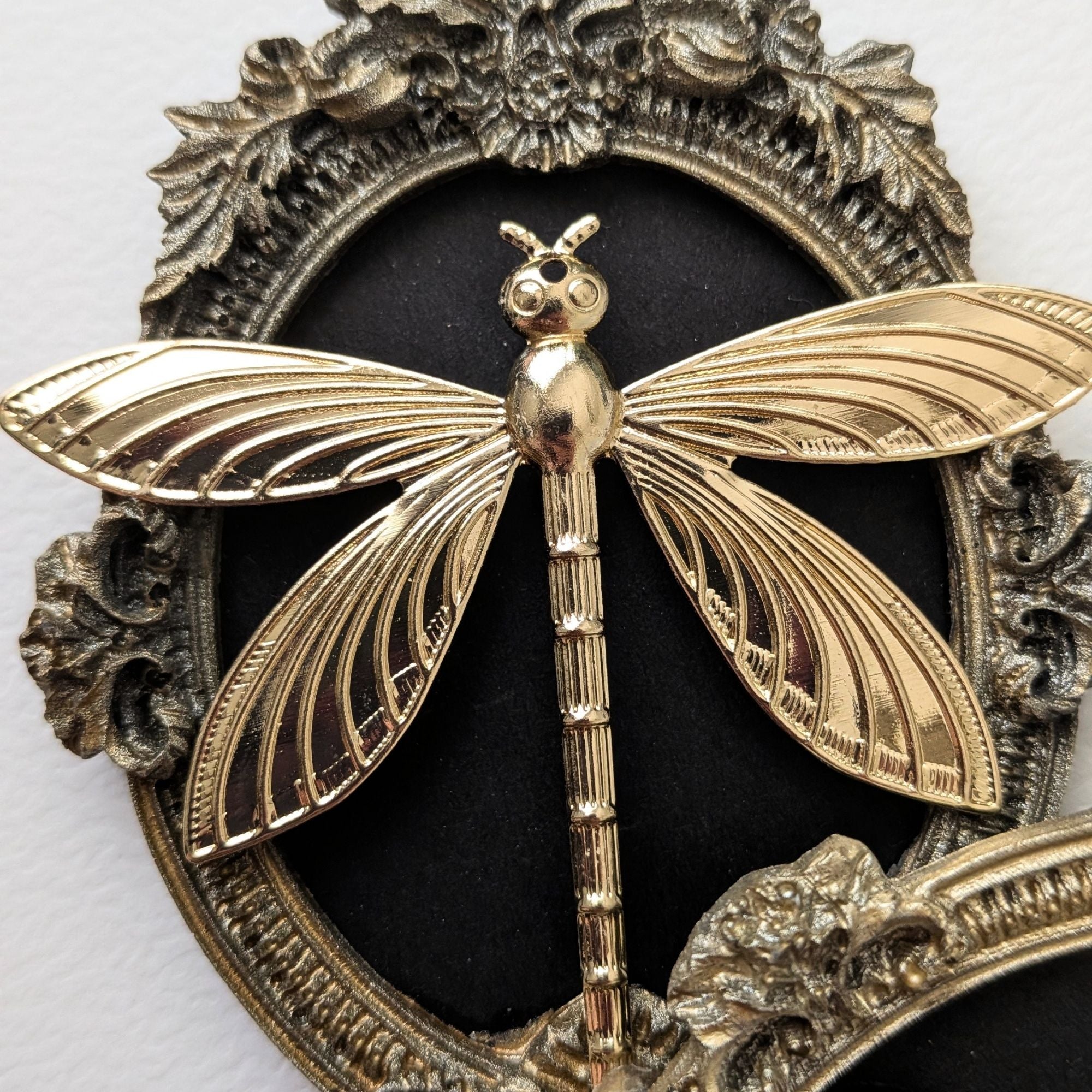 Duo Cadres Libellule et Abeille Dorées en Relief - Déco Cabinet de Curiosités Gothique Vintage - Set Cadres Muraux Résine Légère Dark Academia 8.5cm