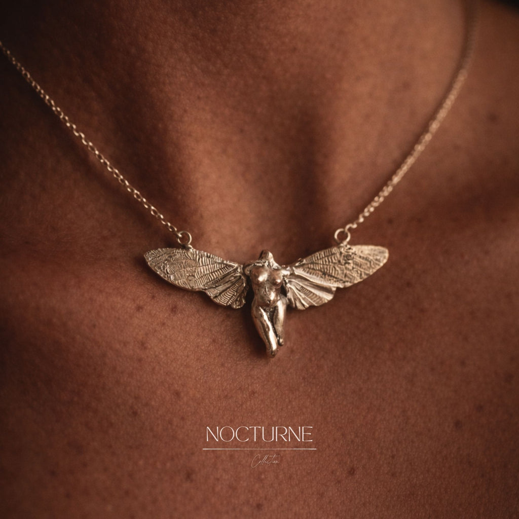 Collier Papillon de Nuit Femme Nu Or et Argent - Pendentif Corps Ailé Gothique Romantique - Bijou Fée Sombre Sorcière Acier Inoxydable
