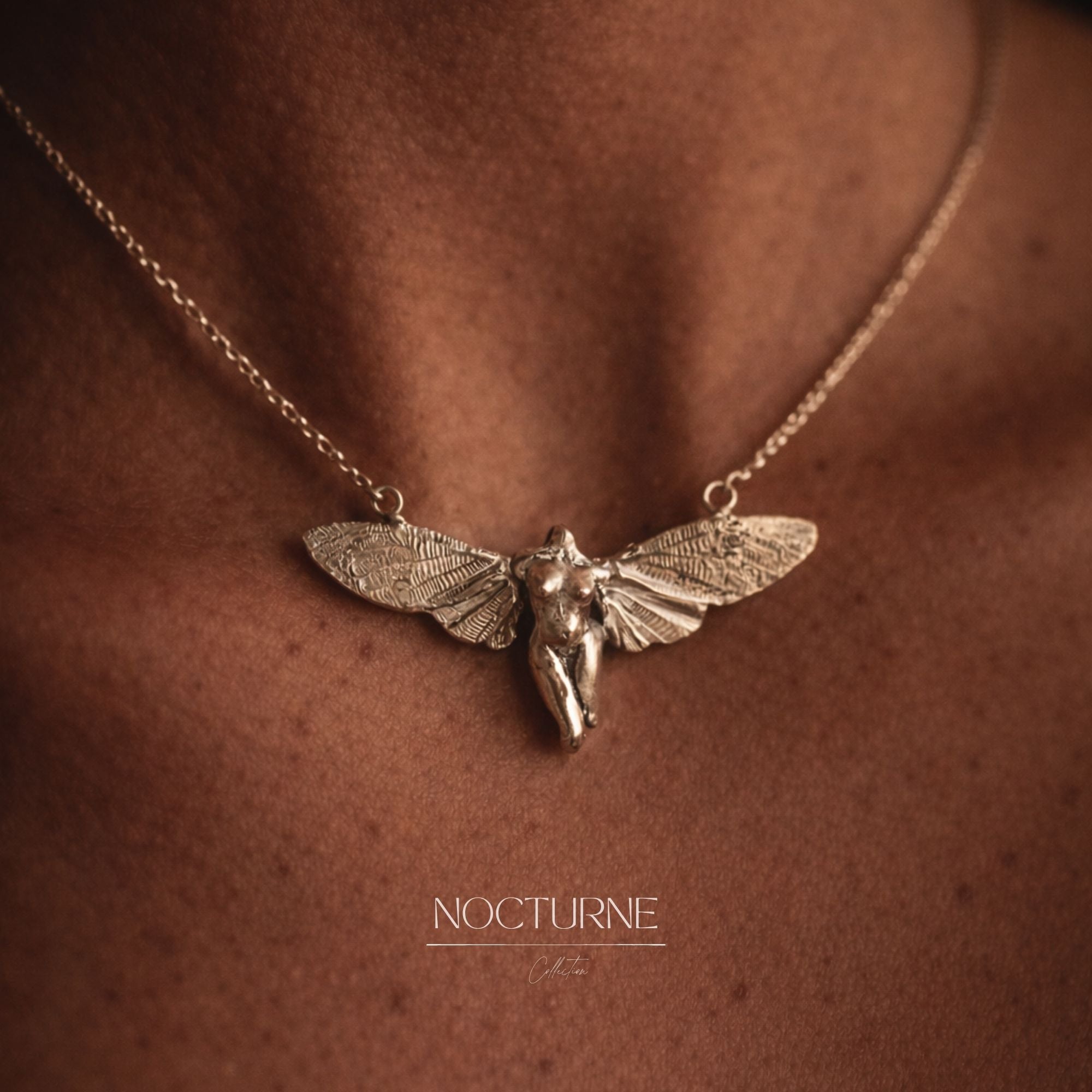 Collier Papillon de Nuit Femme Nu Or et Argent - Pendentif Corps Ailé Gothique Romantique - Bijou Fée Sombre Sorcière Acier Inoxydable