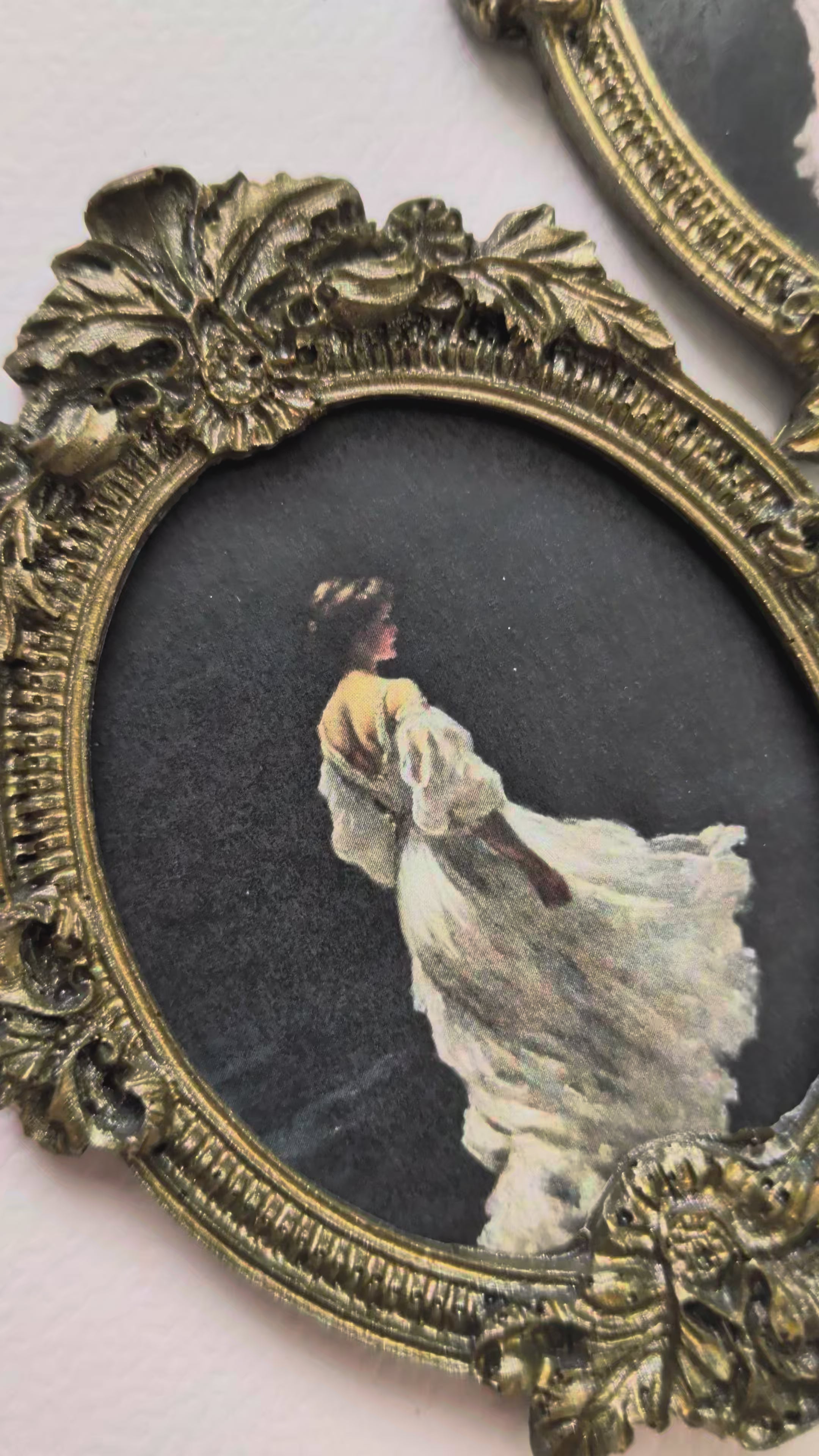 Cadre vintage peinture portrait gothique Ovales Dorés Style Baroque | Nocturne Décor (Copie)