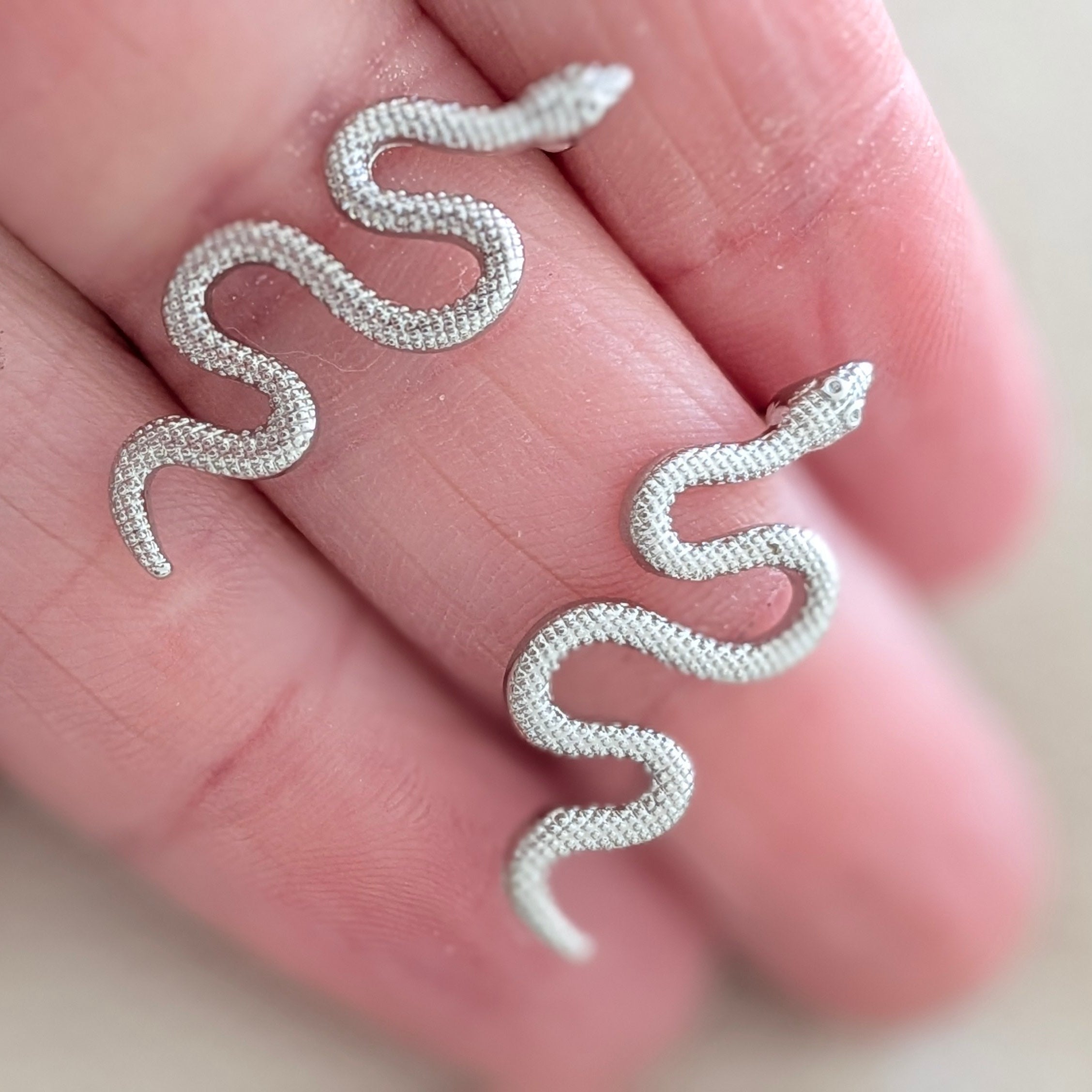 Boucles d'Oreilles Serpent Argent Acier Inoxydable - Puces Clous d'Oreilles Serpent Ondulé Gothique Chic - Bijoux Sorcière Mystique Punk Minimaliste